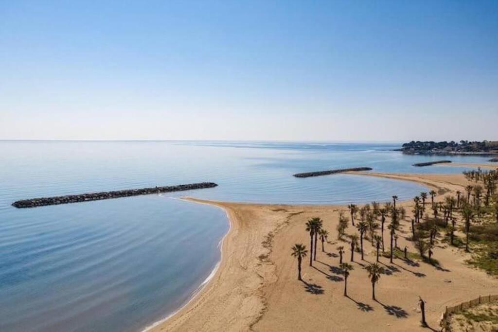 F2/4 Pers Plage-Commerces A Pieds-Parking Prive Saint Aygulf Kültér fotó
